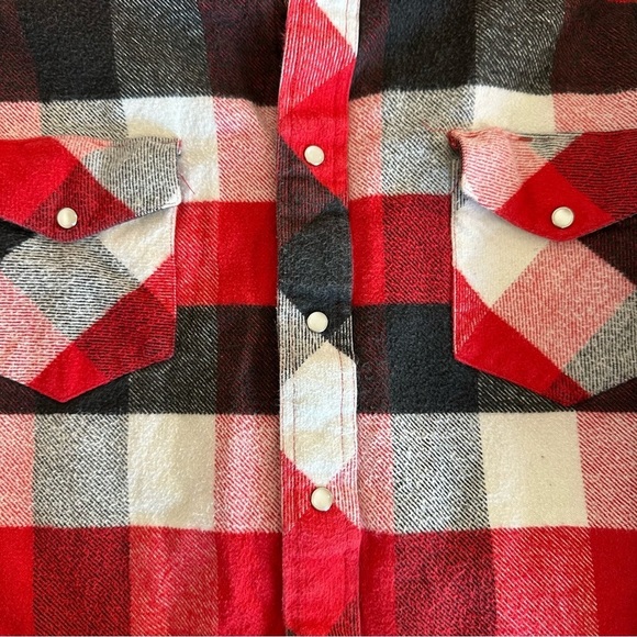 Wrangler Red and Black Plaid Casual Button Down Shirt - Picture 4 of 5